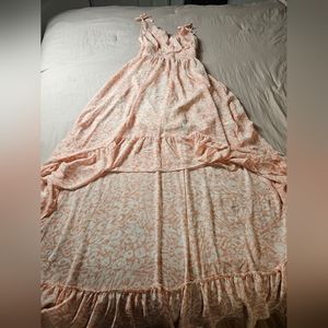Vestido rosa con la colaboración larga
